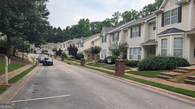Building Photo - 370 Brentwood Dr