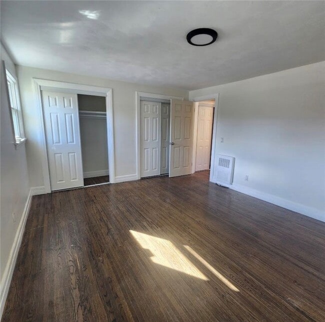 Foto del edificio - 240 Maywood Dr