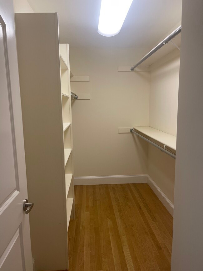 Building Photo - 901 W Roxbury Pky