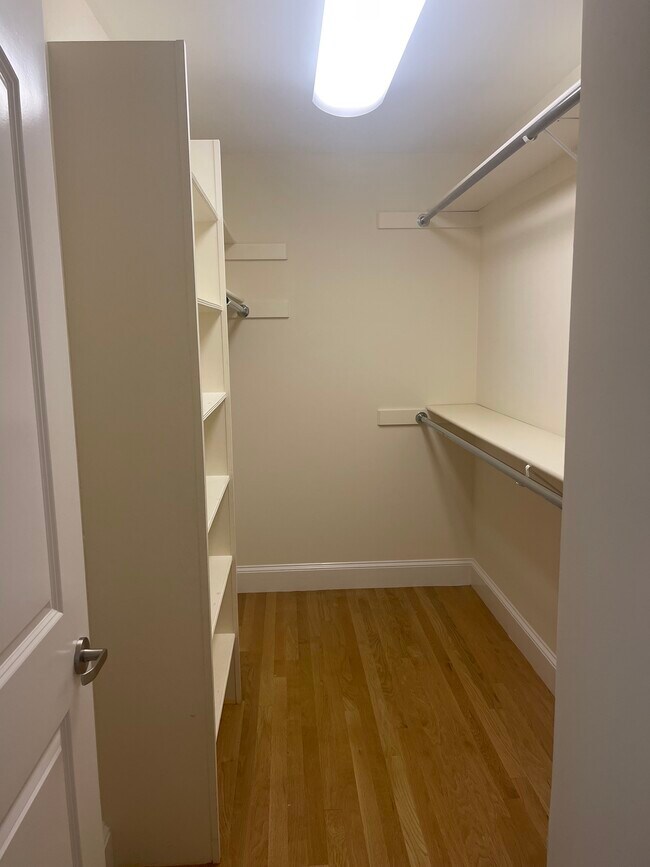 Foto del edificio - 901 W Roxbury Pky