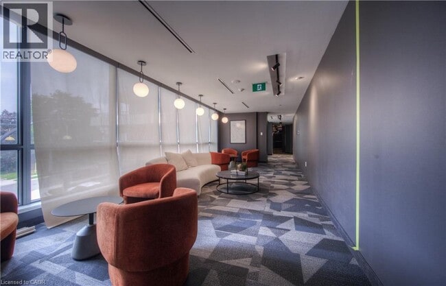 Building Photo - 15 Wellington St S