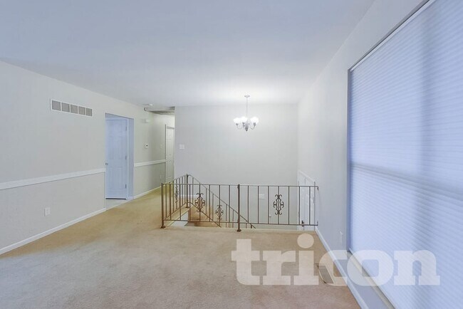 Foto del edificio - 1563 Park Ridge Ln