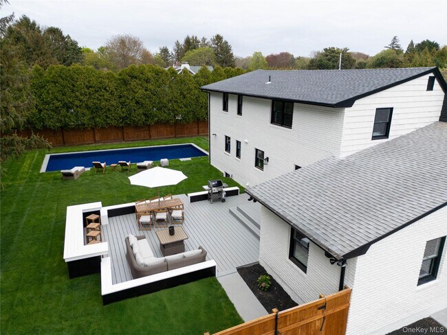 Foto del edificio - 17 Underhill Dr