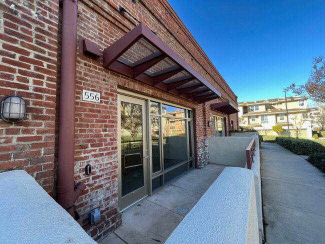 Building Photo - 556 Manzana Pl