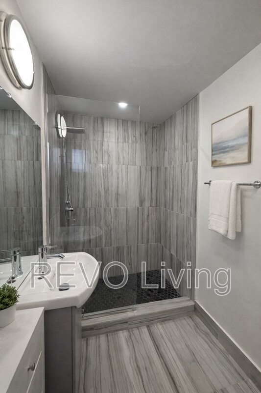 Photo du bâtiment - 7800 Lundy's Ln