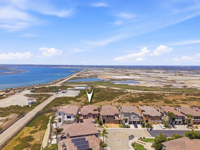 Building Photo - Luxury Coastal Living in Guard-Gated Ocean Colony