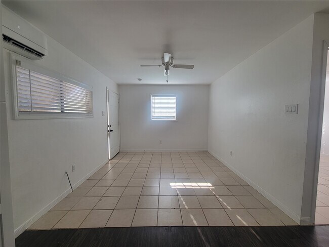 Foto del edificio - 6302 Jackson Dr