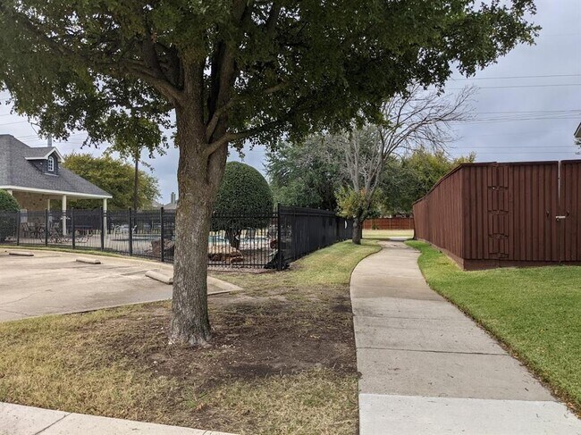 Building Photo - 6511 White Oaks Ln