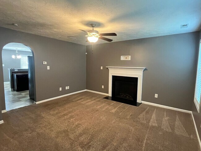 Foto del edificio - Charming 3 Bed Raeford Home with Fenced Yard
