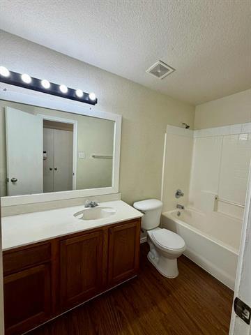 Foto del edificio - 900 Timber Oaks Ln