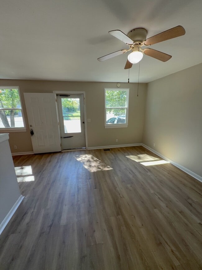 Foto del edificio - 3351 White Pine Dr