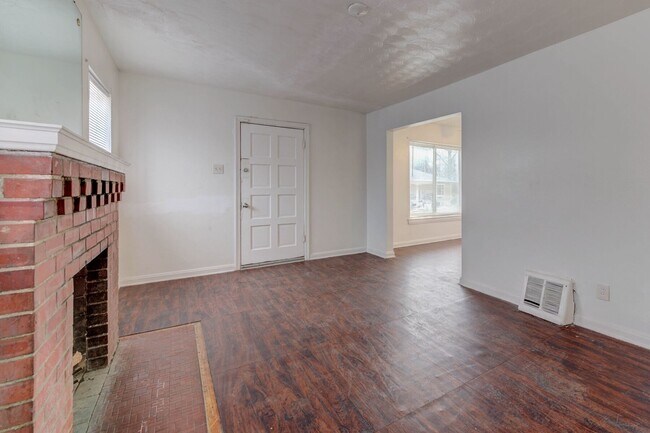 Building Photo - 7001 Raymond Ave