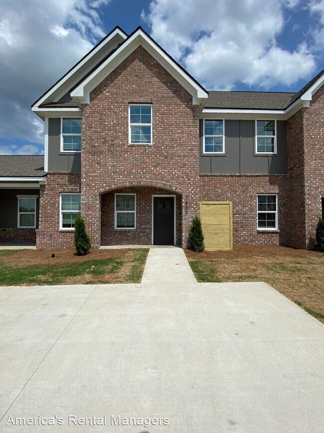 2 br, 2.5 bath House 1909 Legacy Circle House for Rent in Opelika