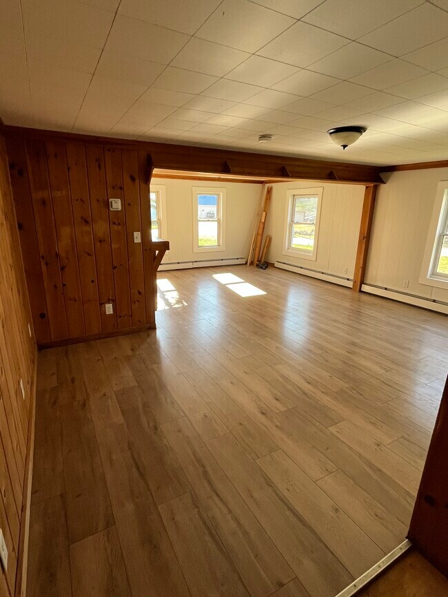 Building Photo - 4 woodland drive