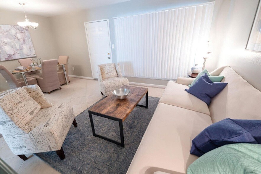 Foto principal - 7637 Harwin Drive Unit 41