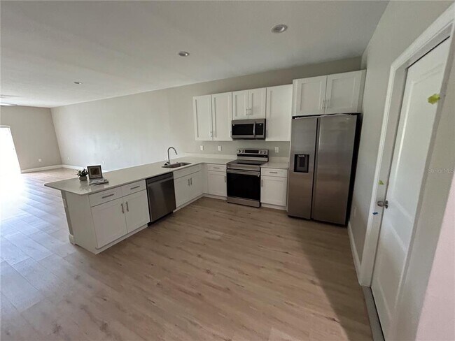 Building Photo - 8553 Dinnano St