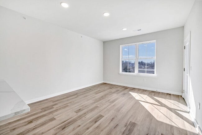 Interior Photo - Kinsley