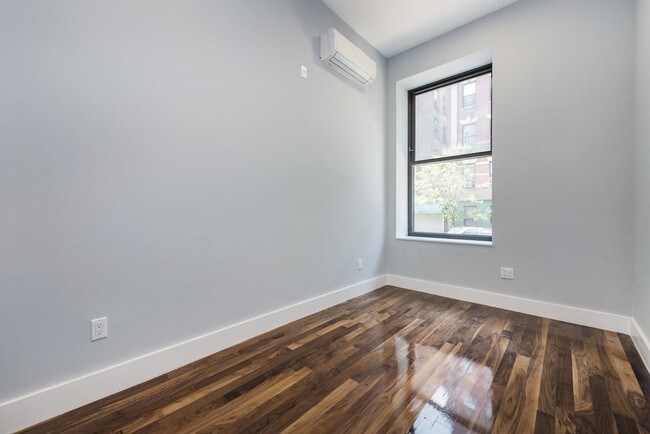 Foto del edificio - 347 E 105th St