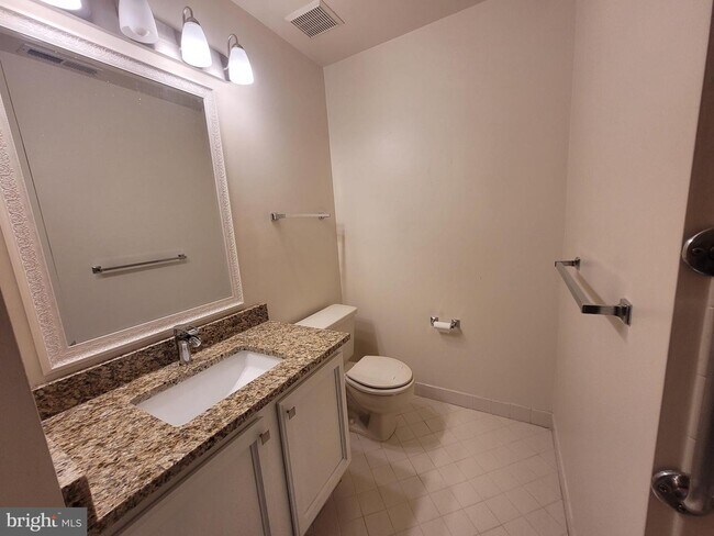 Building Photo - 3601 Waltham Ct