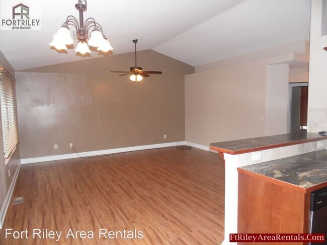 Building Photo - 4 br, 3 bath House - 1001 Dagen Lane