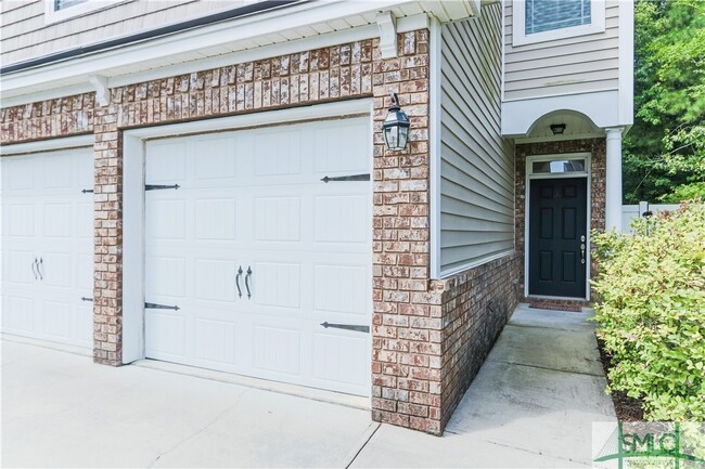 Building Photo - 530 Summer Hill Way