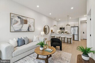 Building Photo - 30 W Allens Ln