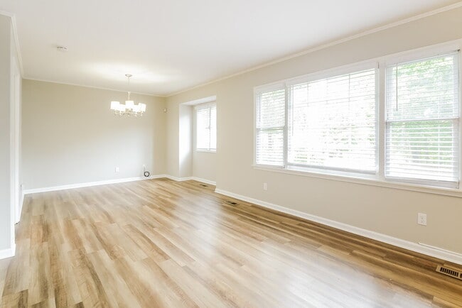 Building Photo - 108 Von Dale Dr