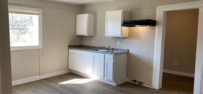 Foto del edificio - 1661 Oak St NE