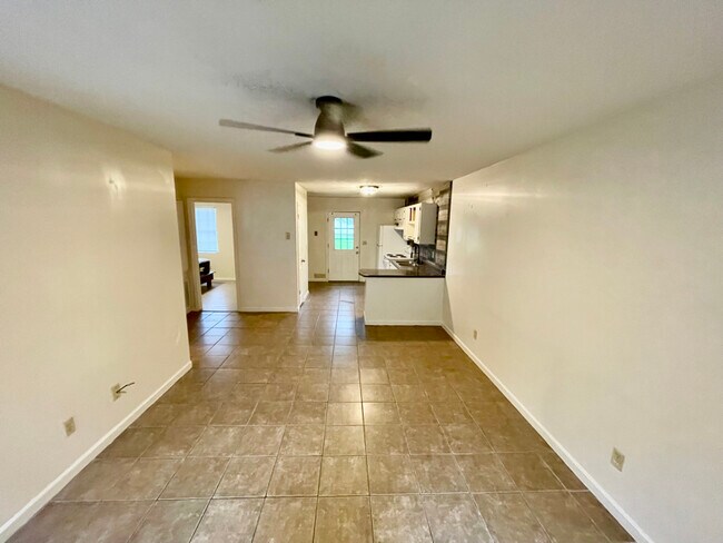 Foto del edificio - 400 Dobbins St