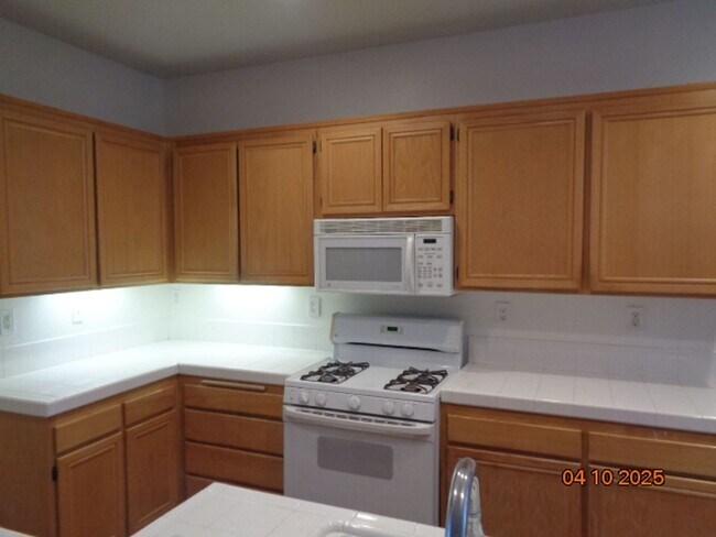 Foto del edificio - Quartz Hill 5 Bedroom 2 Story Pool Home