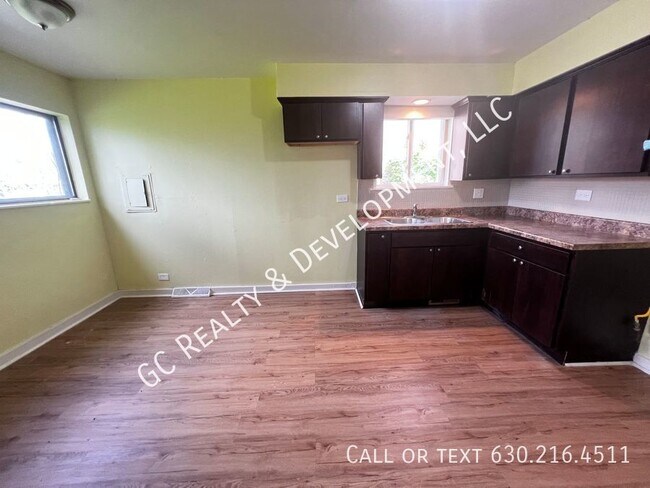 Building Photo - ***CHICAGO HEIGHTS / 3 BEDROOMS / 1 BATH /...
