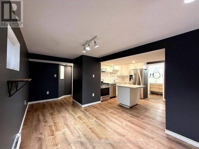 Building Photo - 703 Robert Ferrie Dr