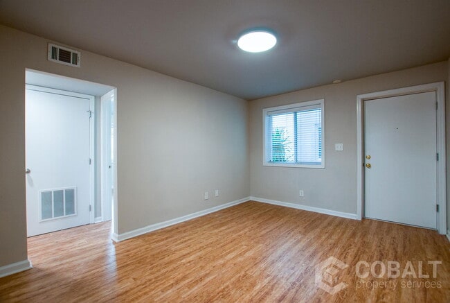 Building Photo - 271 Glen Iris Dr NE