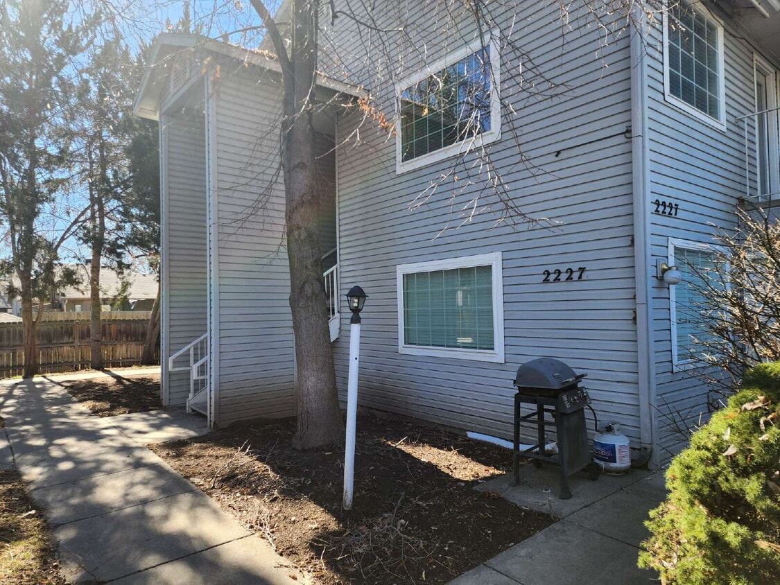 Building Photo - "Experience Modern Living: Spacious 2-Bed, 2-Bath Haven on S. Stephen Ave, Boise!"