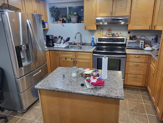 shared kitchen - 100 Eldomar Av