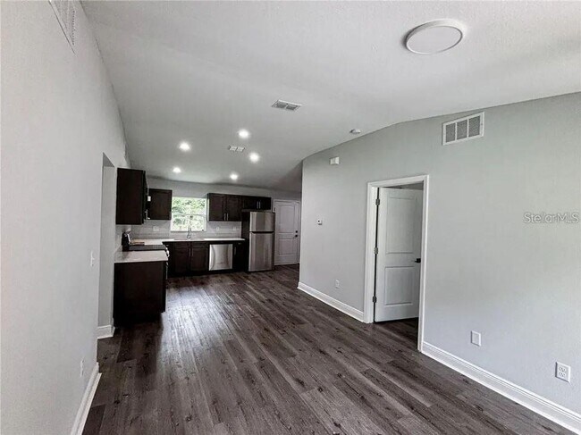 Foto del edificio - AMAZING 3-bedroom, 2-bathroom home.