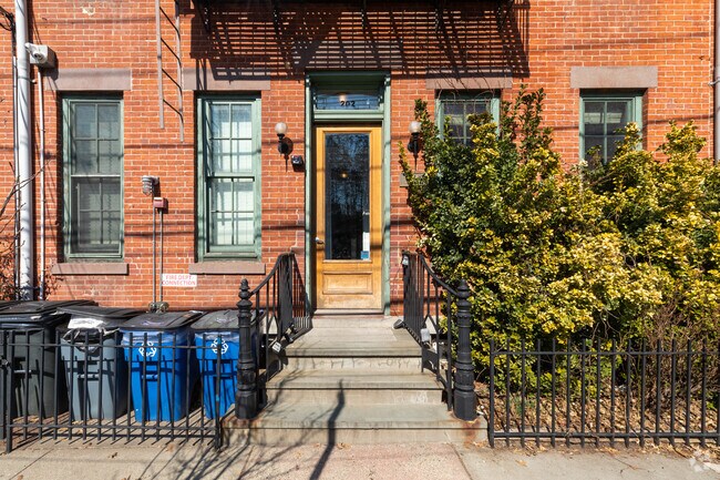 Entrance - 202 6th St