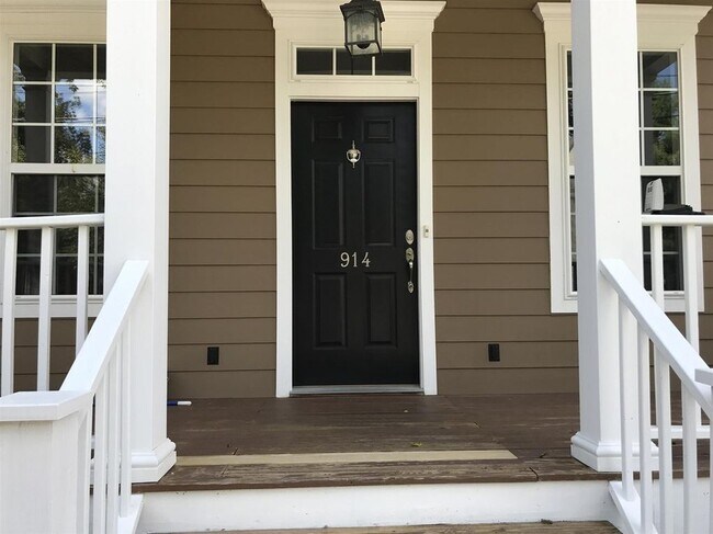 Foto del edificio - 914 Evans St