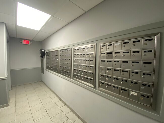 Foto del edificio - 7234 W North Ave
