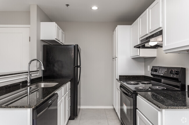 1BR, 1BA - 604SF Kitchen - Mercedes Place Apartments