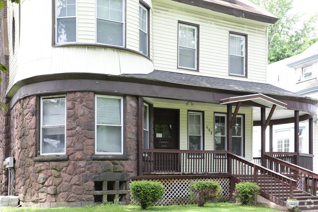 Building Photo - 157 S Lake Ave