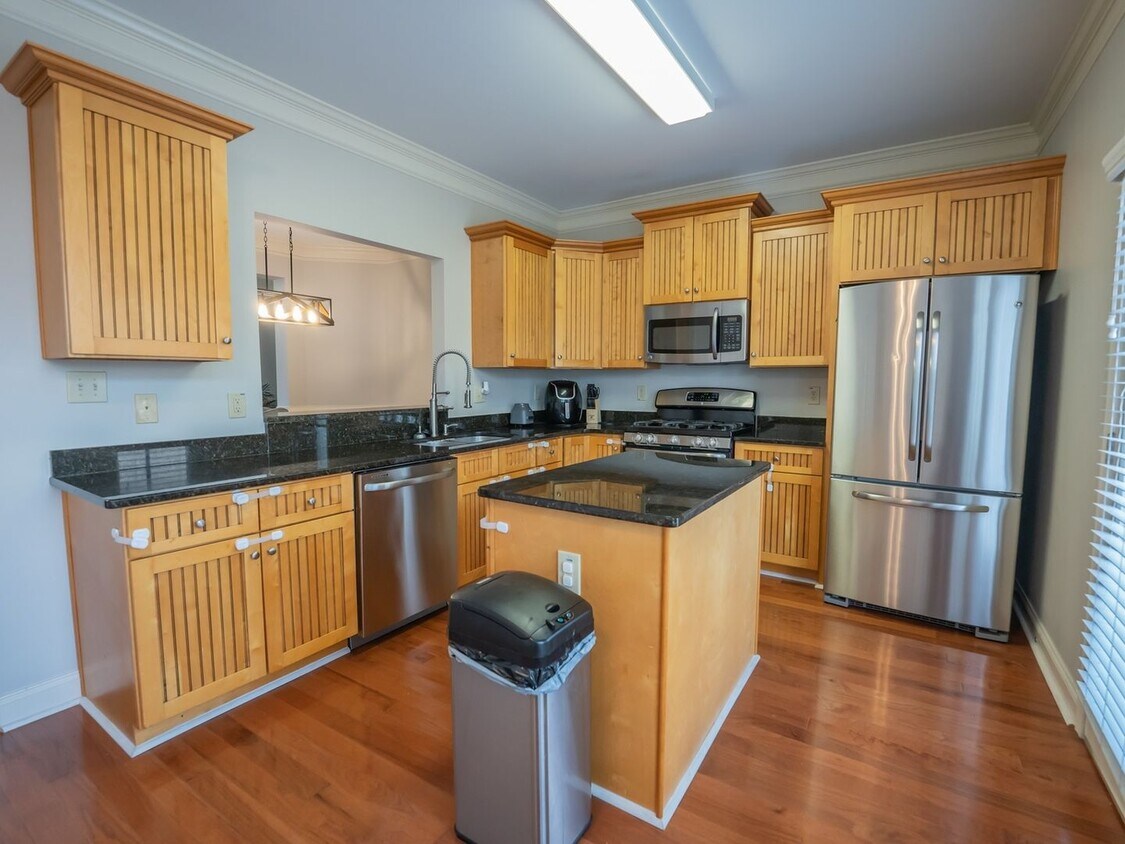 Primary Photo - 4 Bedroom Townhome in Smyrna