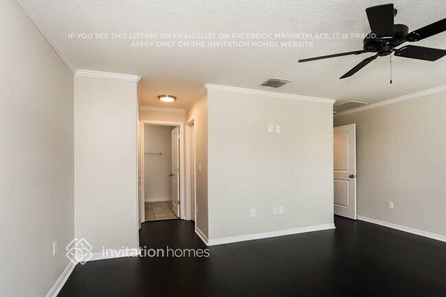 Foto del edificio - 10667 Lake Montauk Dr