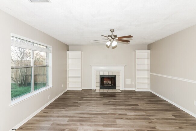 Foto del edificio - 18162 Holly Green Dr