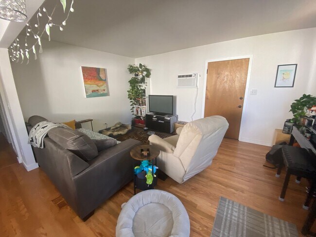 Foto del edificio - Amazing 1 bedroom ADU right near D.U.