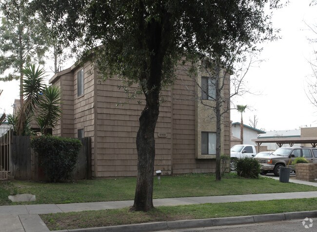 Building Photo - 4166 Melrose St