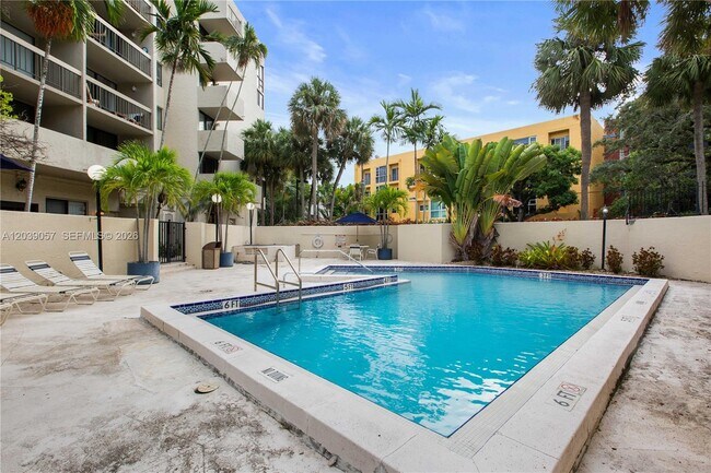 Foto del edificio - 2715 Tigertail Ave
