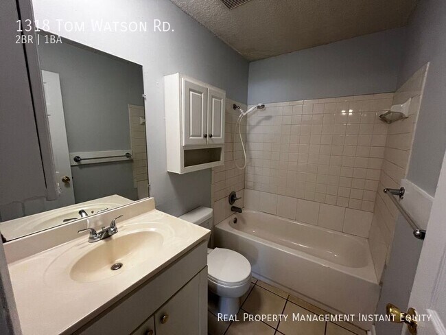 Foto del edificio - 1318 Tom Watson Rd