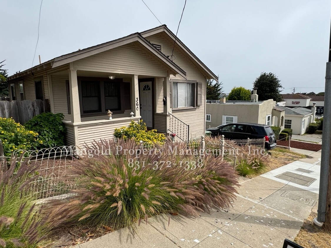 Primary Photo - Great Home Located In New Monterey Neighbo...