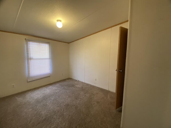 Building Photo - 2665 Douglas Rd